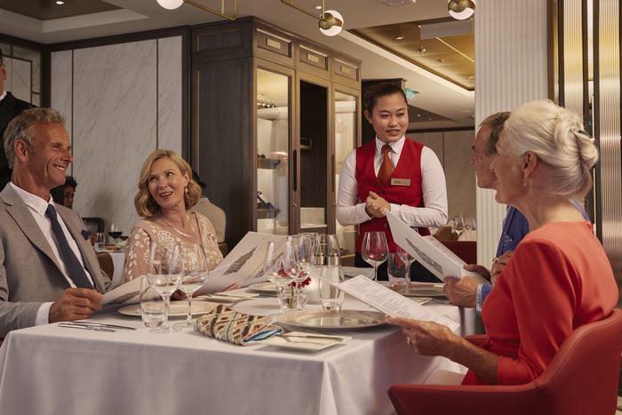 Restaurants, Bars & Cafés on Spirit of Adventure